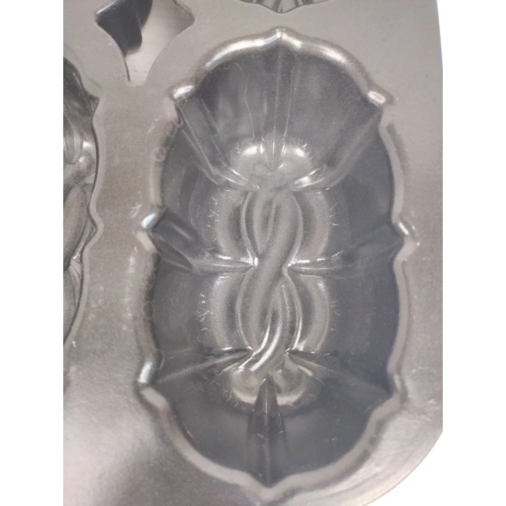 Nordic Ware Mini Bundt 4 Loaf Pan Mold Heavy Cast Aluminum 8 Cup Non-Stick USA